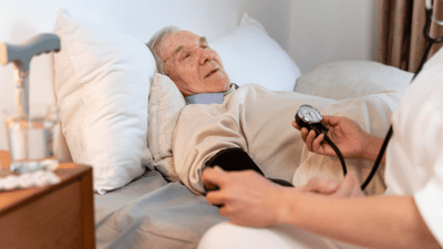 Cuidado Seguro y Efectivo a Adultos Mayores con Enfermedades Crónicas